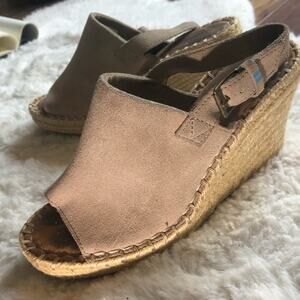 Toms Beige Wedge Sandals Shoes Size 7